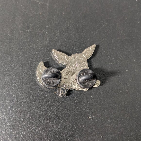 Radiant Eevee Pin | Pokemon GO | Pin Collection | Official Pokemon TCG - Picture 2 of 2